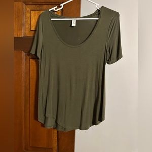 Scoop neck green tee